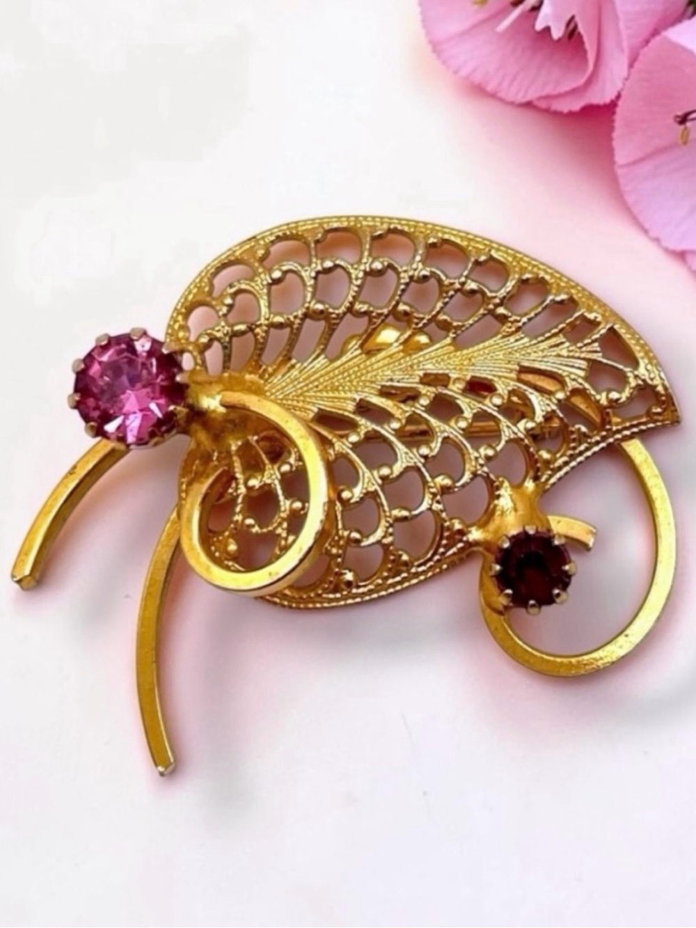 Beautiful Vintage Gold Tone Filigree Leaf Brooch With Pink and Purple Rhinestone
